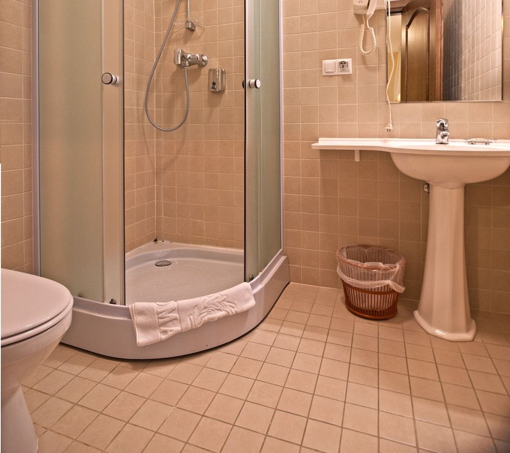 Romantic Boutique Hotel & Spa Economy Triple Room 4