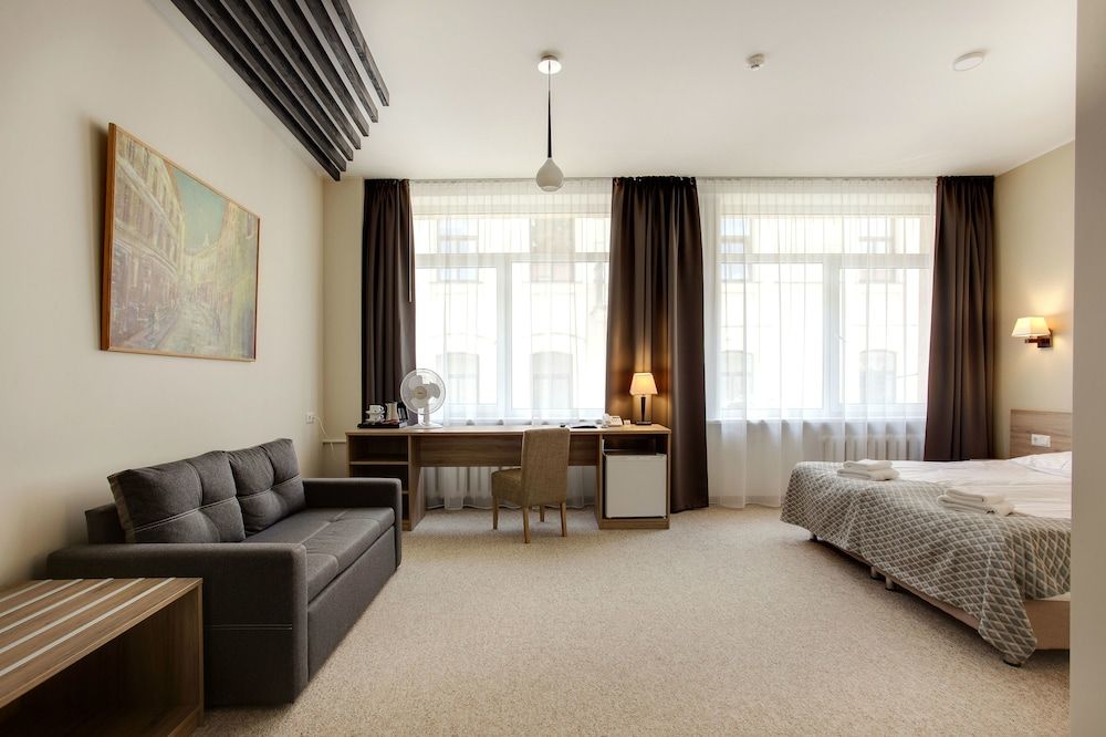 Old Town Trio Hotel Deluxe Twin Room 5