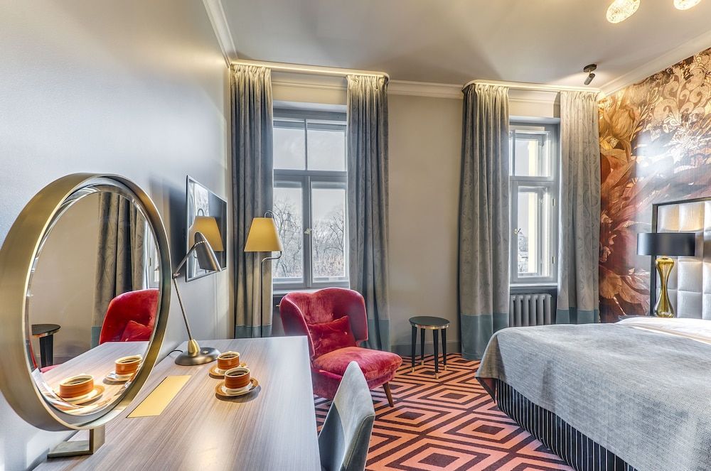 Grand Poet Hotel by Semarah Standard Double Room