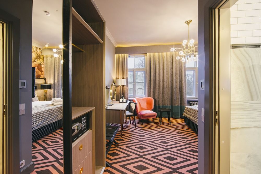 Grand Poet Hotel by Semarah Standard Double Room 7