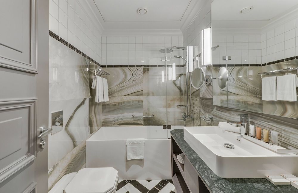 Grand Poet Hotel by Semarah Standard Double Room 4