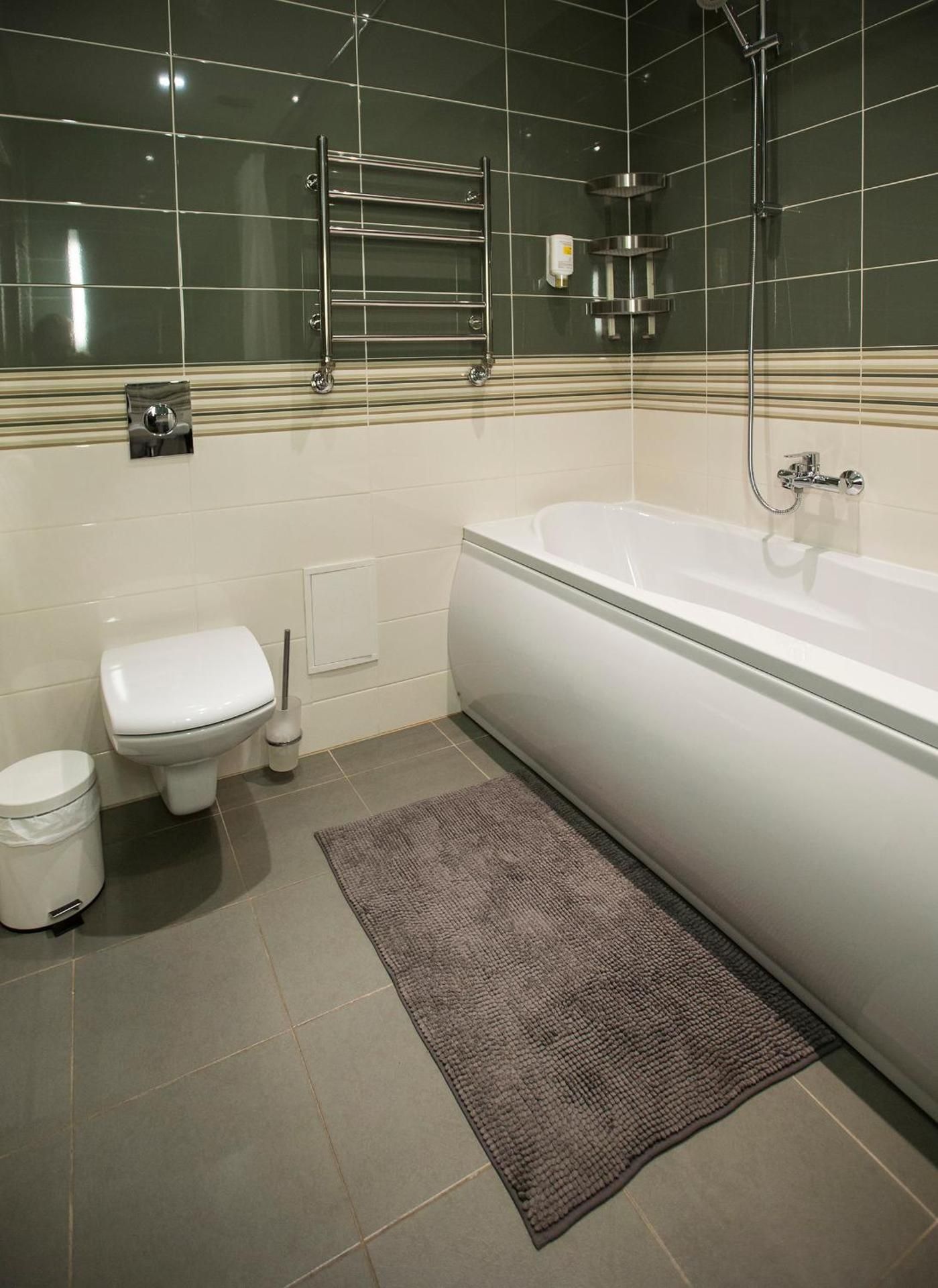 Large One-Bedroom Apartment with Balcony