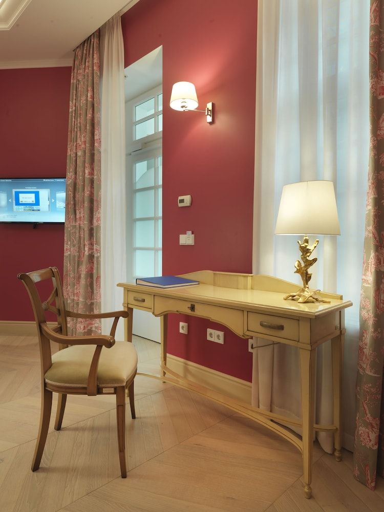 In-room business center