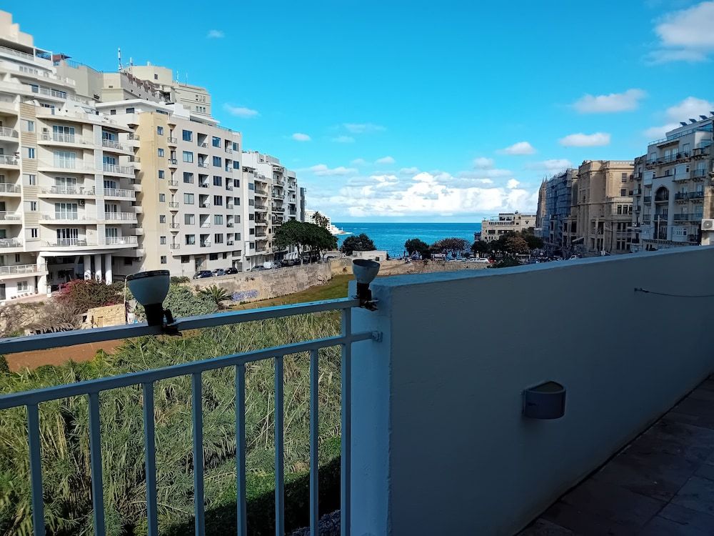 Shared Dormitory, Mixed Dorm, Pool Access, Valley View (10 beds)