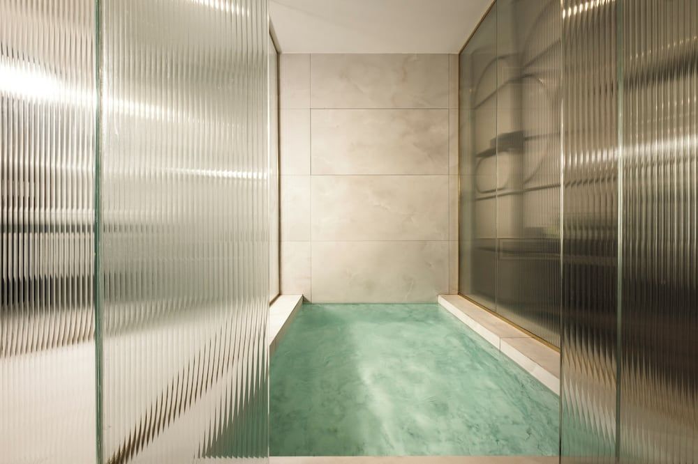 1926 Le Soleil Hotel & SPA Deluxe Suite with Private Pool and Sauna 5