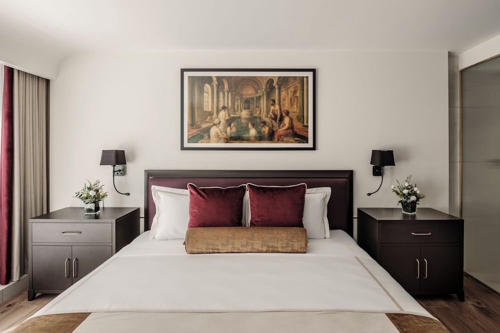 1926 Le Soleil Hotel & SPA Deluxe Suite with Private Pool and Sauna