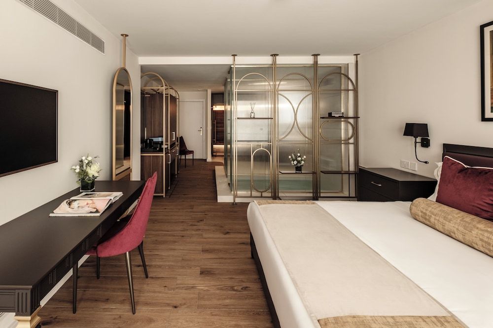 1926 Le Soleil Hotel & SPA Deluxe Suite with Private Pool and Sauna 2