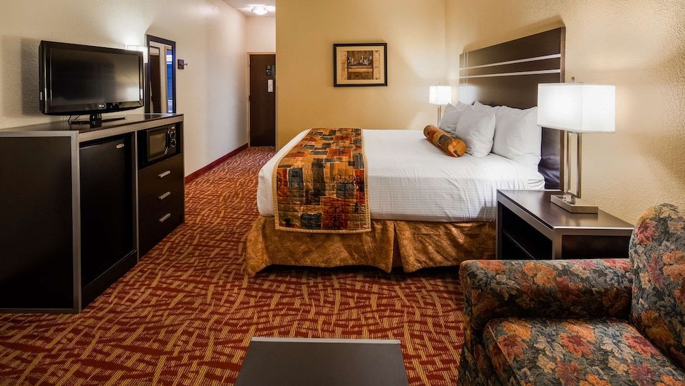 Standard Room, 1 King Bed, Accessible, Bathtub