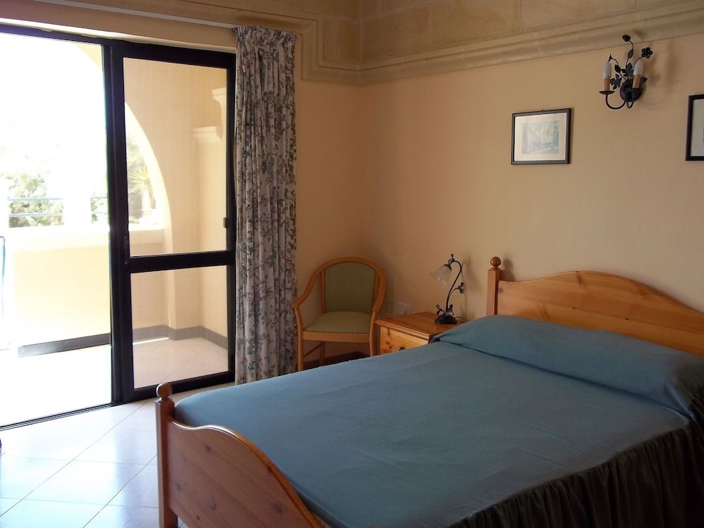 Double Bed Garden & Pool