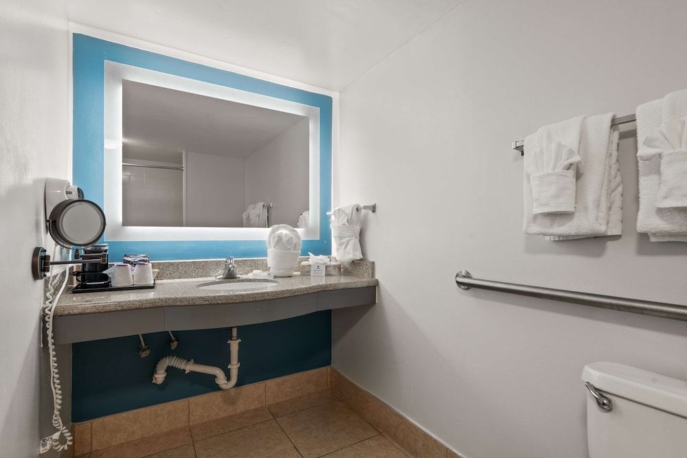 Best Western Orlando Gateway Hotel Standard Room, 1 Queen Bed, Accessible, Non Smoking (1st Floor) 4