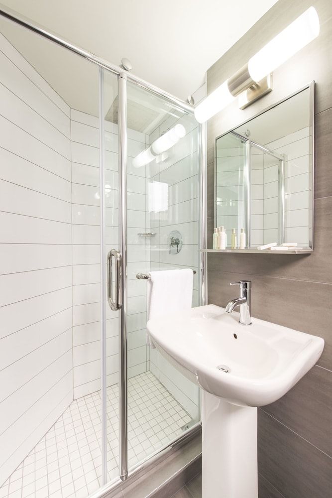 undefined Travelodge Hotel by Wyndham Montreal Centre 7