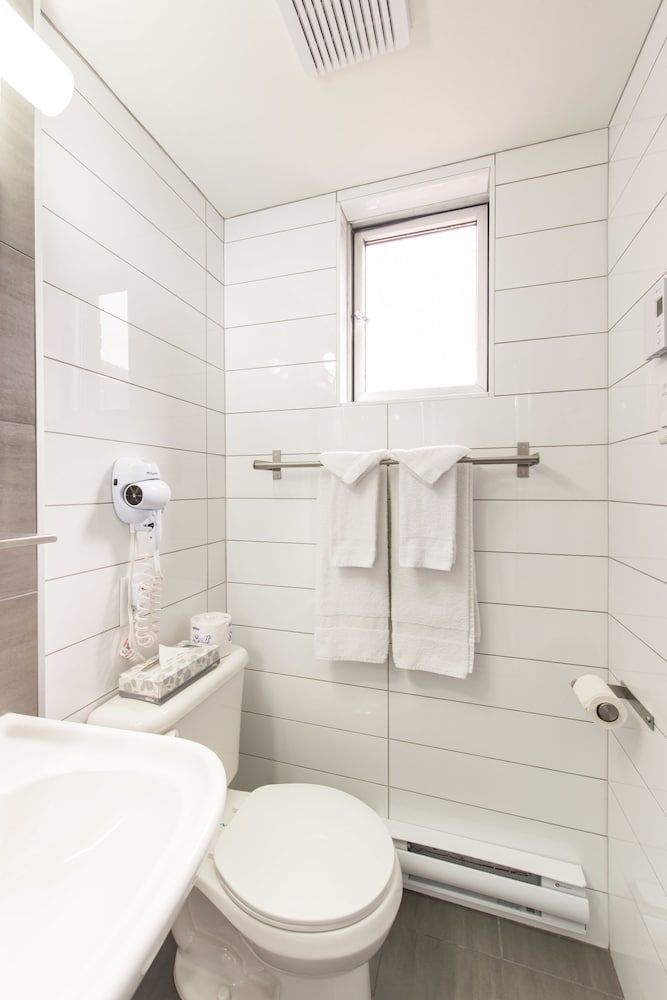 undefined Travelodge Hotel by Wyndham Montreal Centre 6