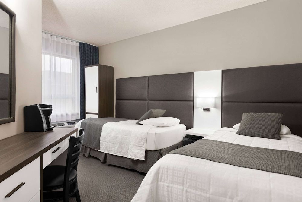 undefined Travelodge Hotel by Wyndham Montreal Centre 4