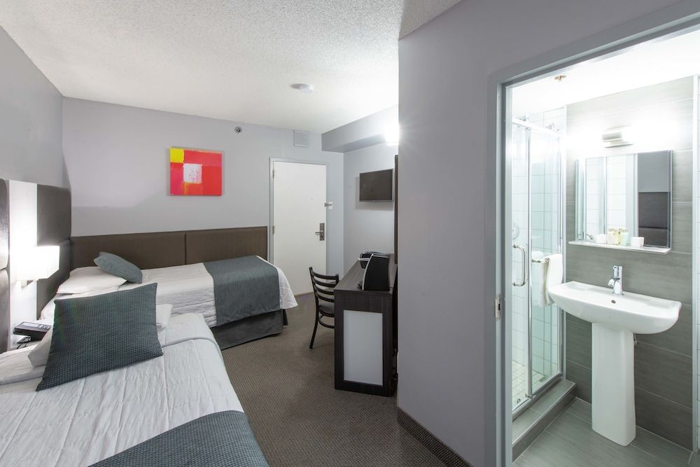 undefined Travelodge Hotel by Wyndham Montreal Centre 3