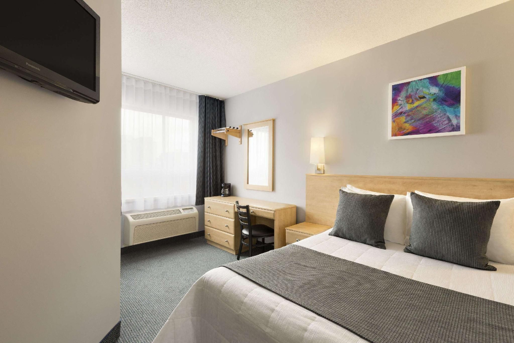 Travelodge Hotel by Wyndham Montreal Centre 1 Double Bed Non-Smoking