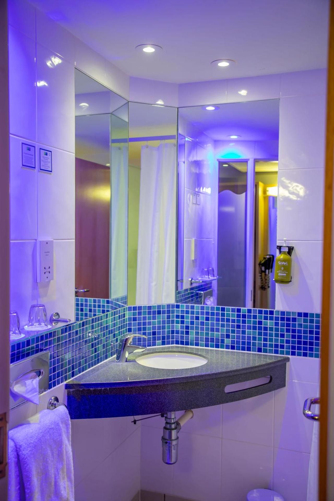 undefined Holiday Inn Express London-Royal Docks, Docklands by IHG 5