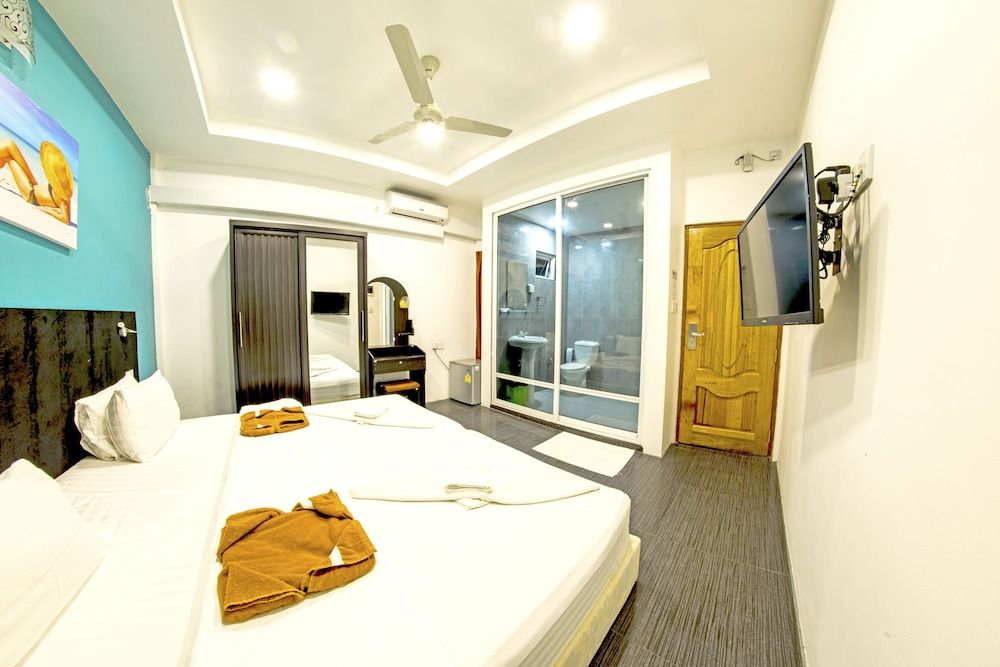 Seven Corals Deluxe Room, 1 King Bed 8