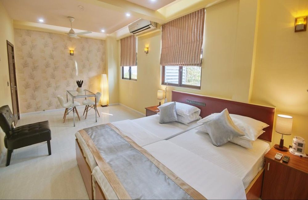 Lonuveli Super Deluxe Room + Free Airport Transfer 4