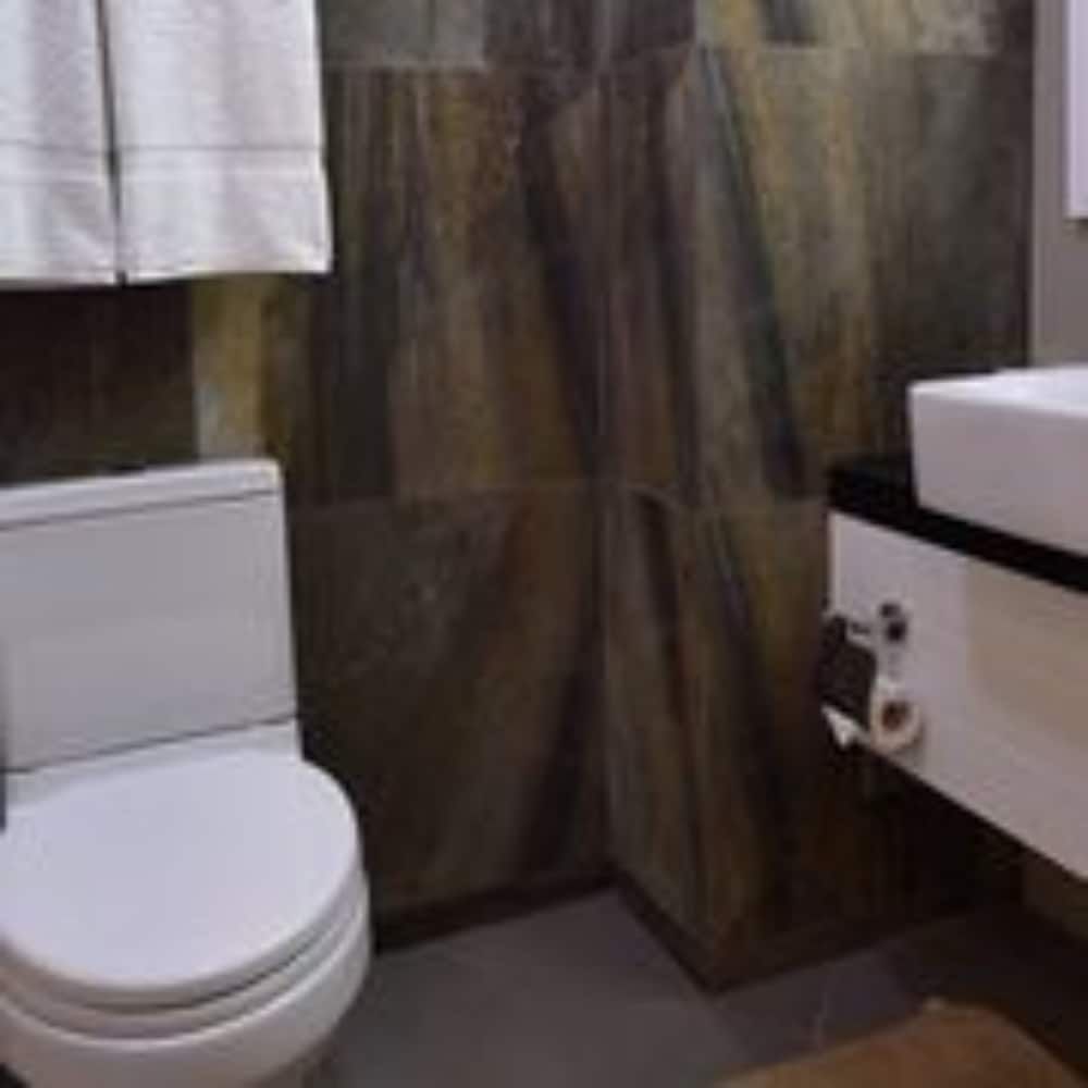 Velana Beach Hotel Maldives Standard Room (Excludes Window Access) 5