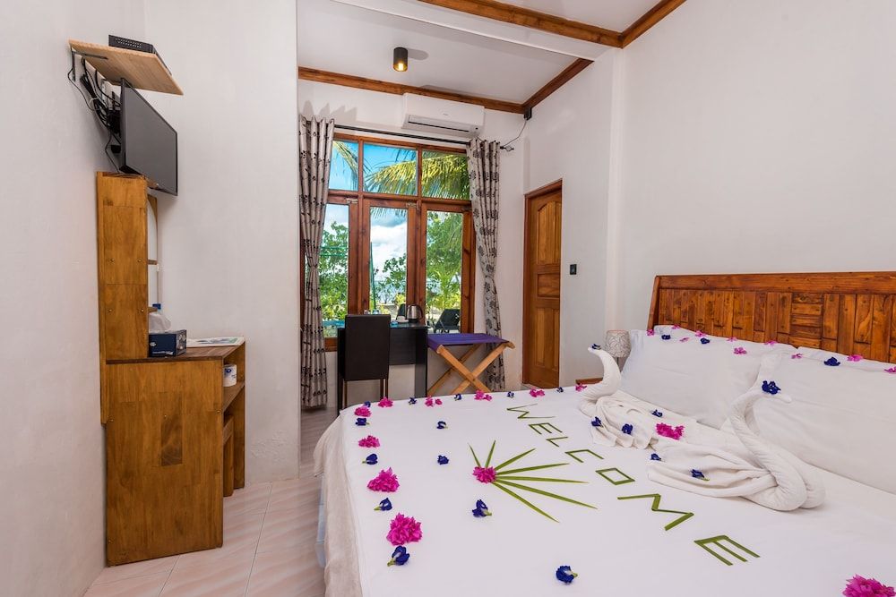 Ithaa Beach Maldives Double Room Beach Front Sea View 4