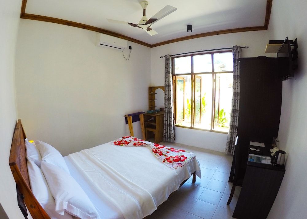 Ithaa Beach Maldives Double Room with Garden/Sea view 2