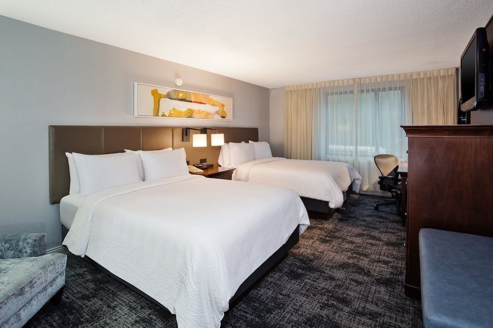 Standard Room, 2 Queen Beds, Pool Access
