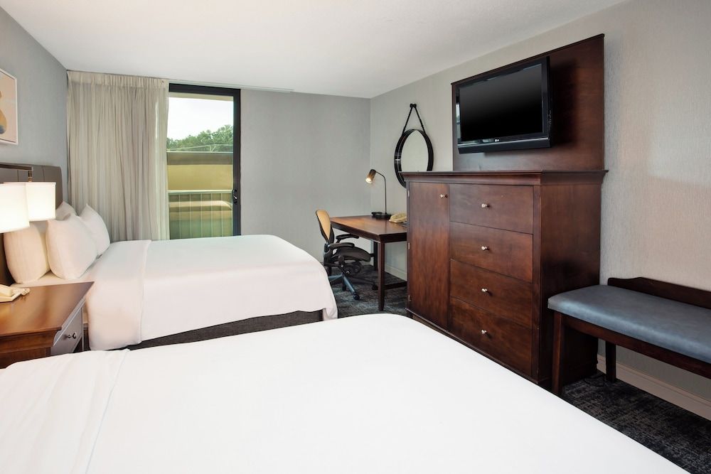 Standard Room, 2 Queen Beds, Mobility Accessible (Accessible Tub)