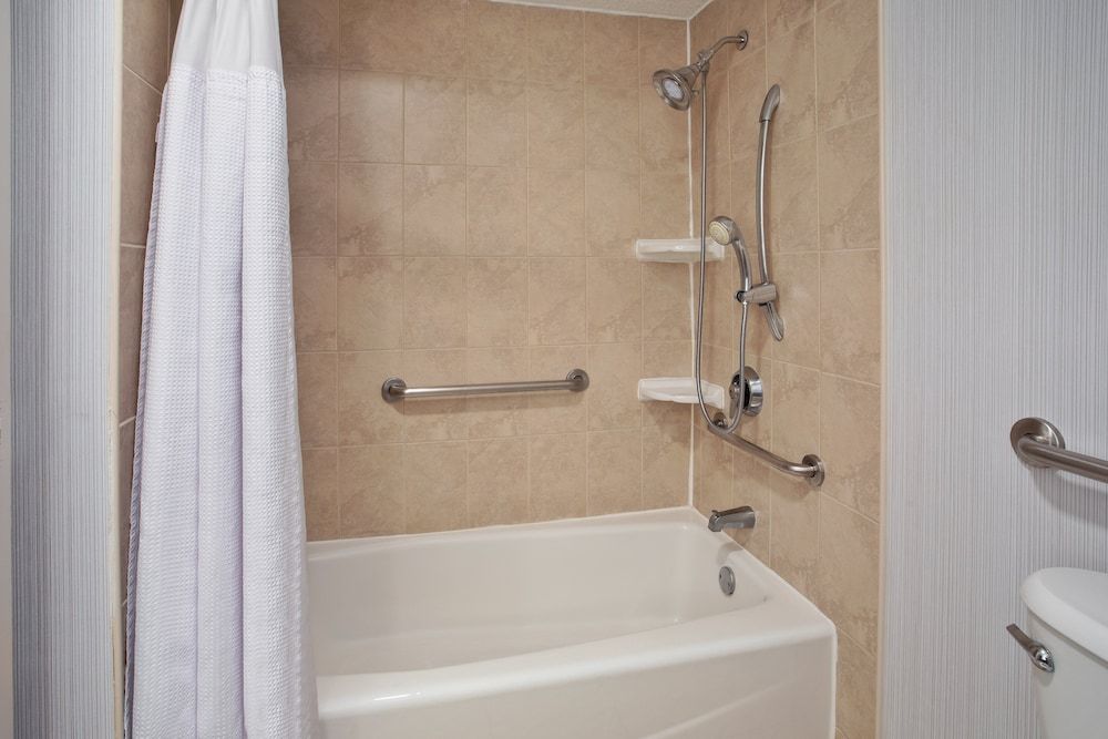 Standard Room, 2 Queen Beds, Mobility Accessible (Accessible Tub)