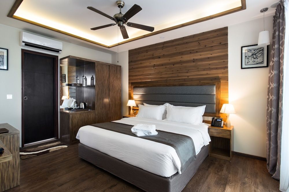 Deluxe Double Room, 1 King Bed, Patio, Beach View