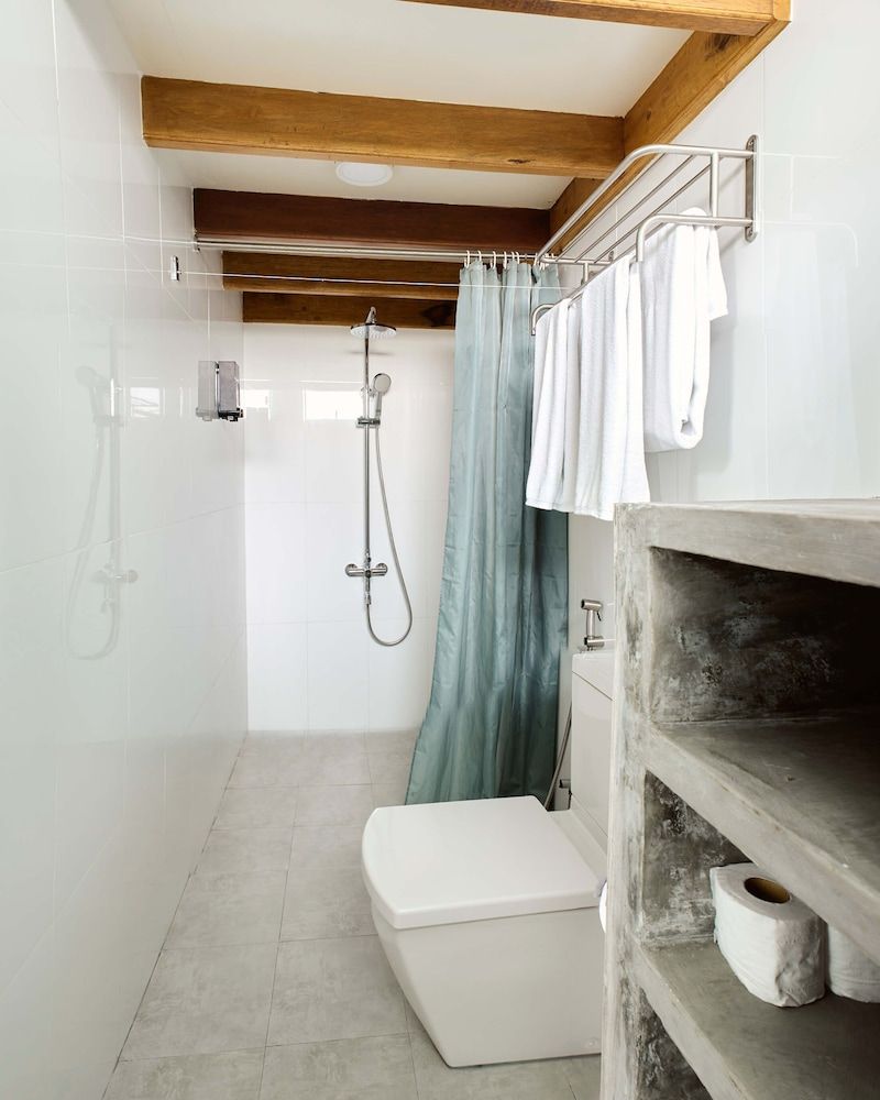 Bliss Dhigurah Executive Quadruple Room 9