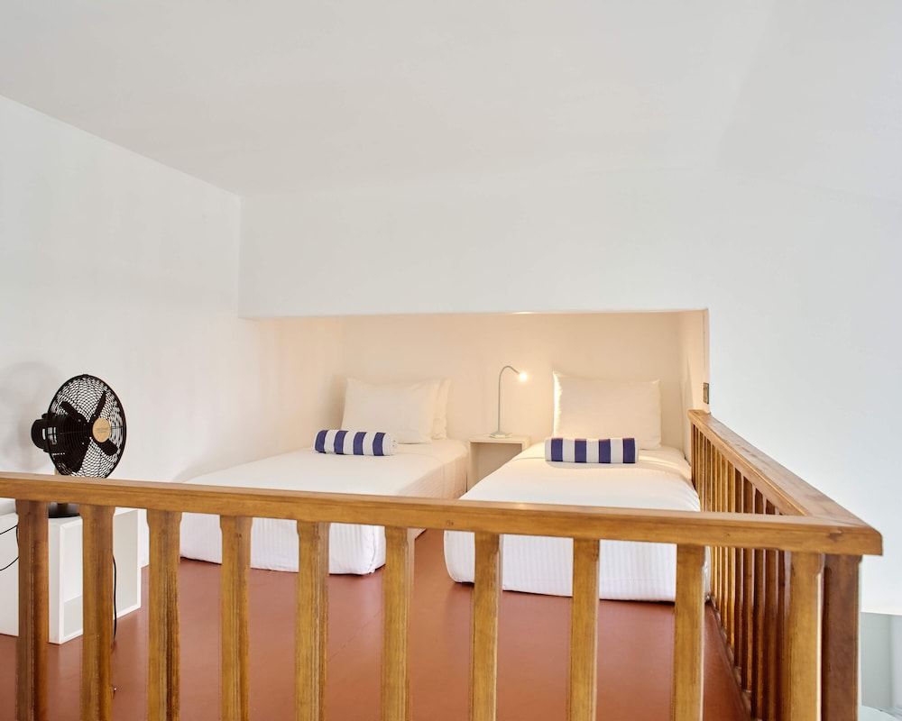 Bliss Dhigurah Executive Quadruple Room 3