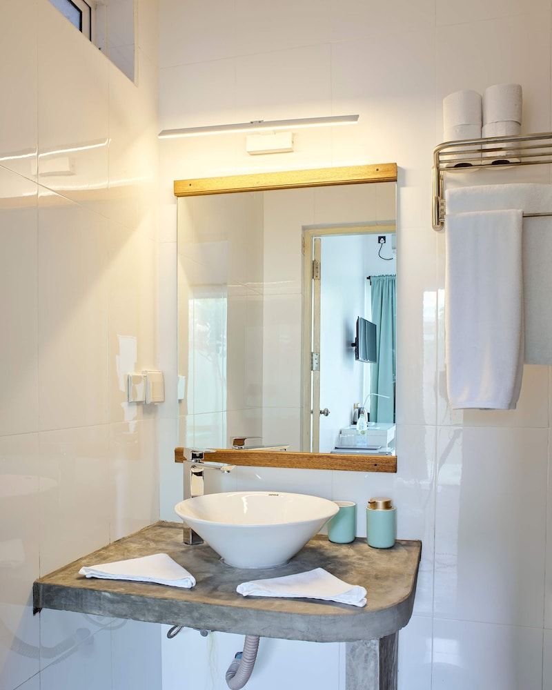 Bliss Dhigurah Executive Quadruple Room 10