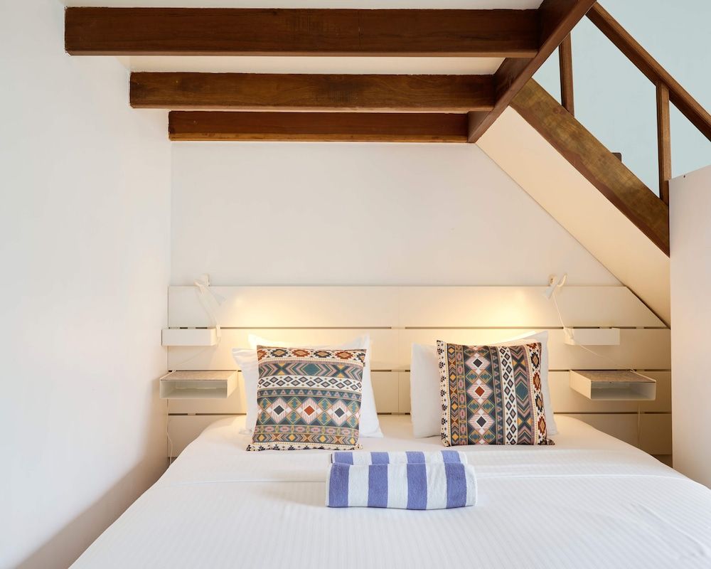 Bliss Dhigurah Executive Quadruple Room 6