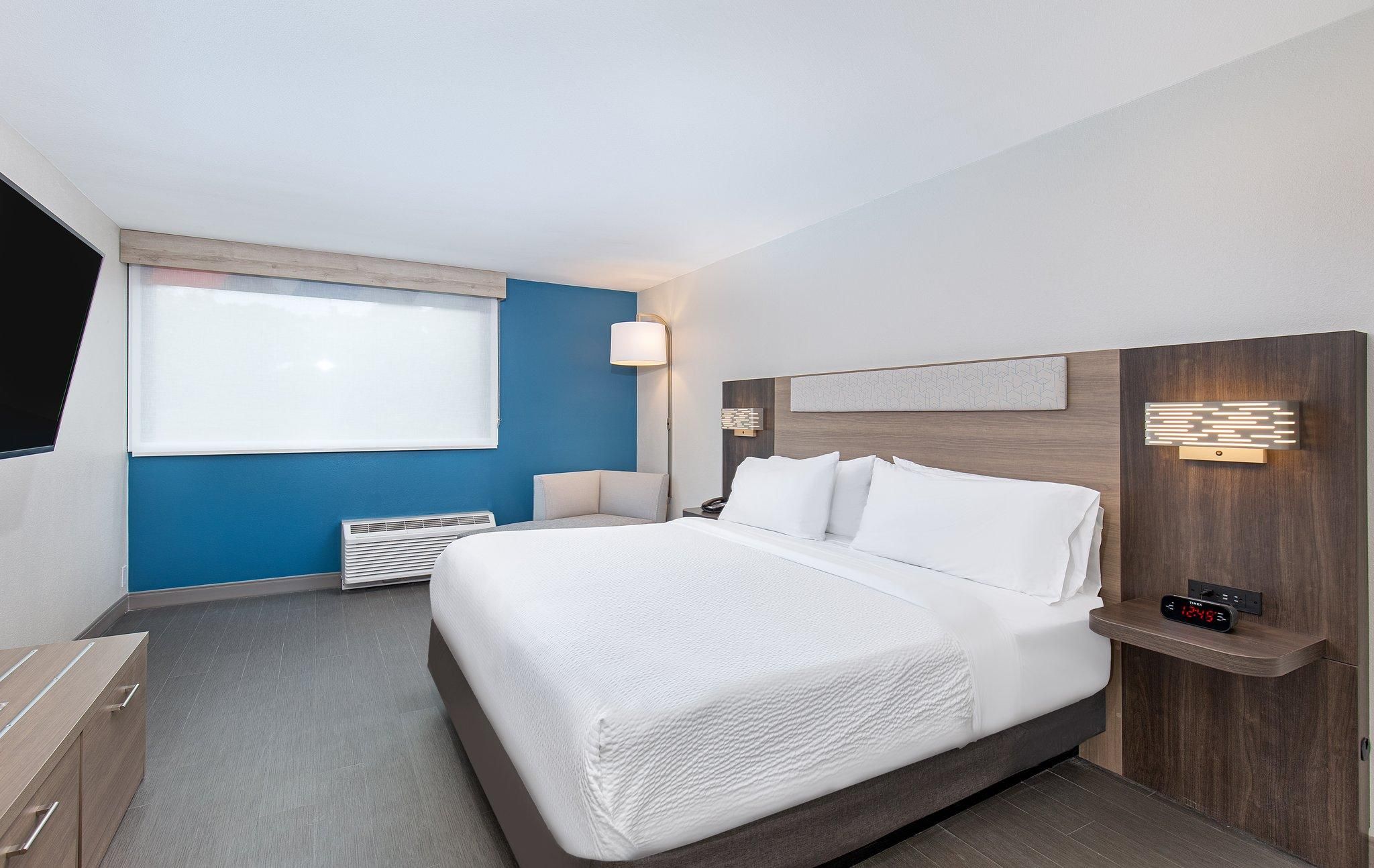 Holiday Inn Express Atlanta Airport - North by IHG 1 King Standard Communications Mobility Accessible 2