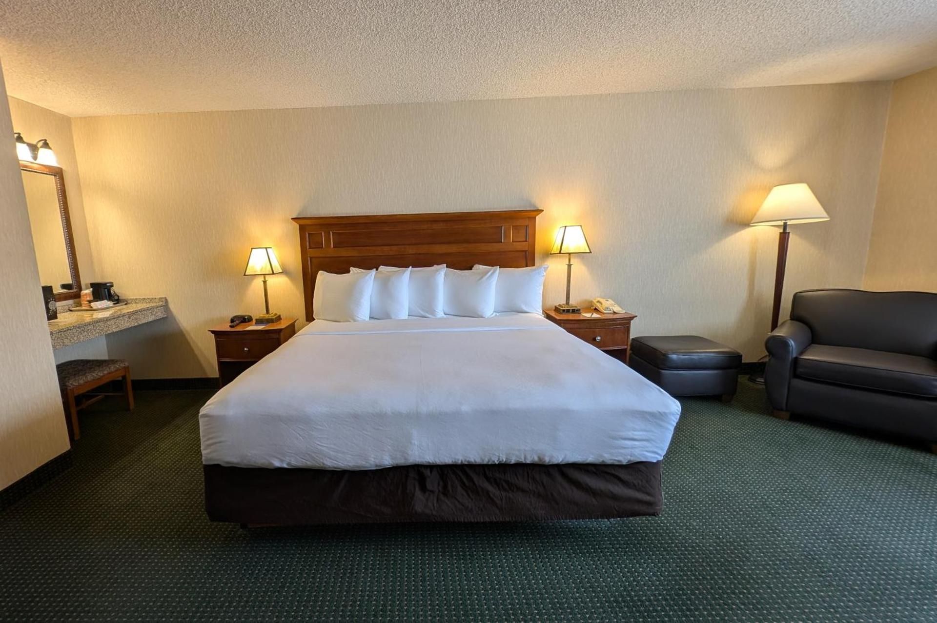 1 King Bed, Nonsmoking, Accessible