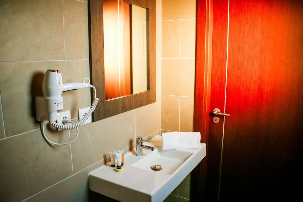 Hotel Kapital Standard Twin Room 6