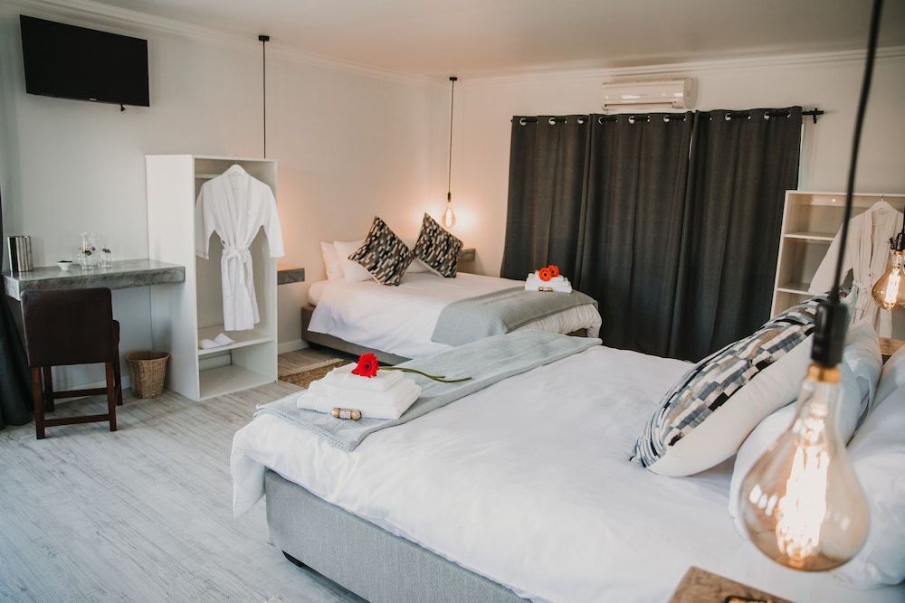 Giardino Boutique Hotel Family Suite, 2 Bedrooms, Poolside 8