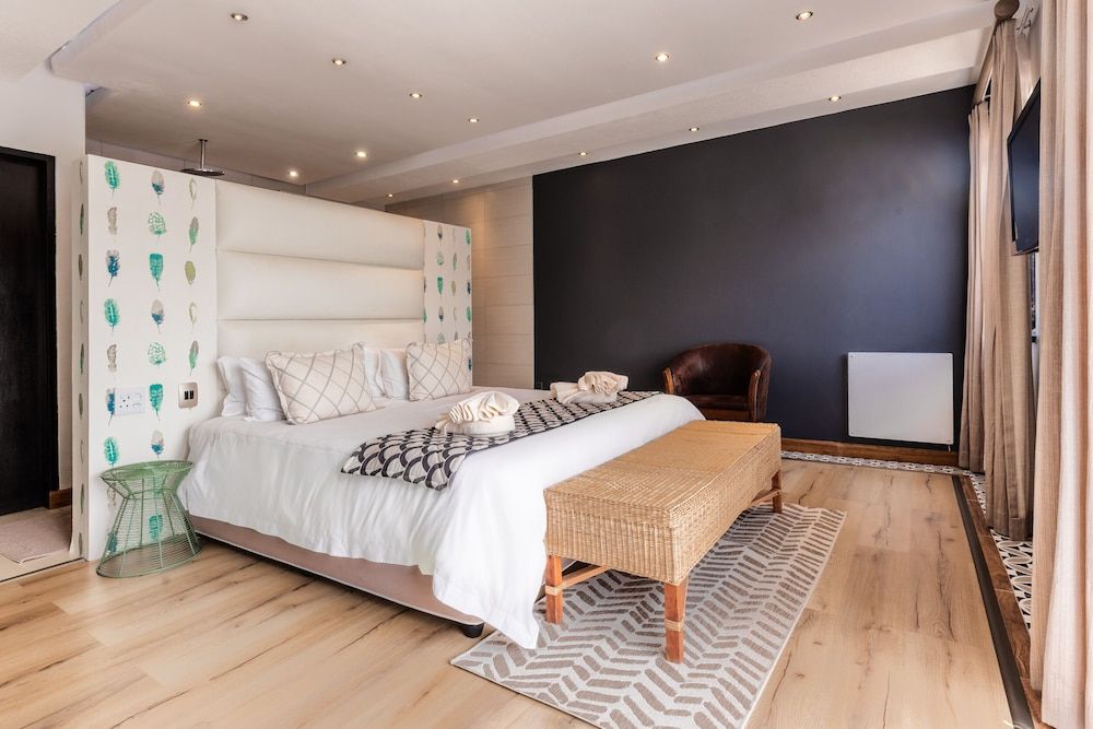 Luxury Room (Tourmaline)