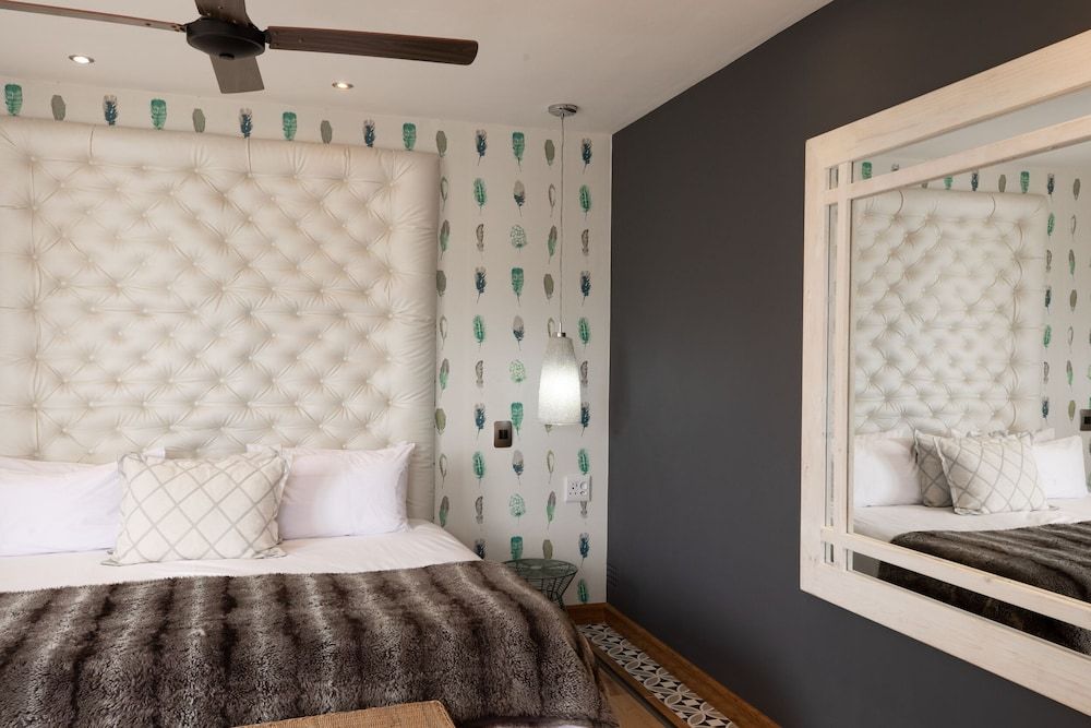 Luxury Room (Emerald)
