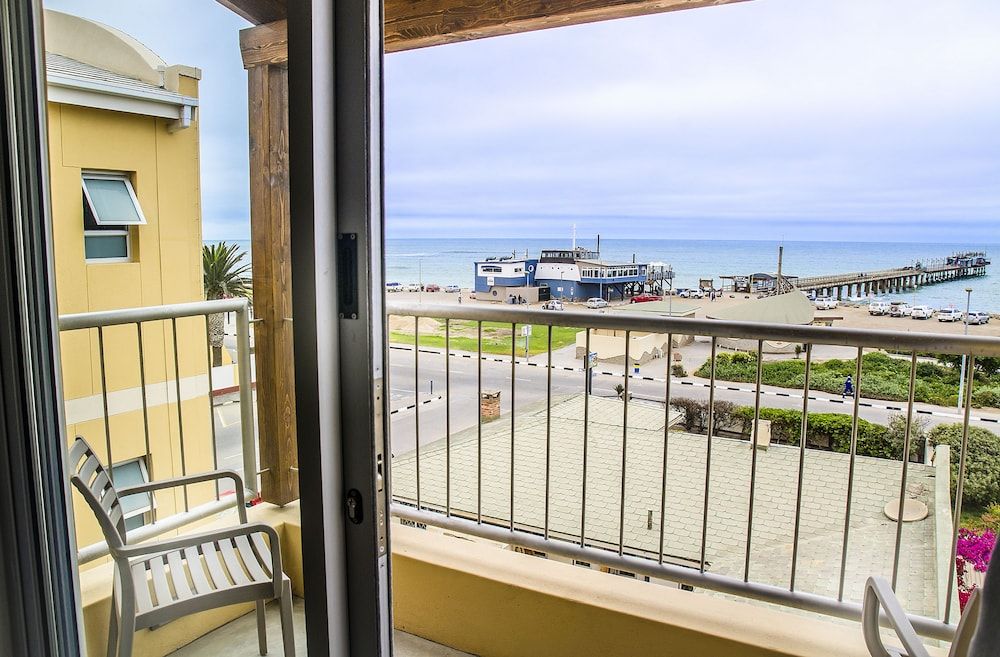 Hotel A La Mer Deluxe Twin Room, Non Smoking, Partial Ocean View 4