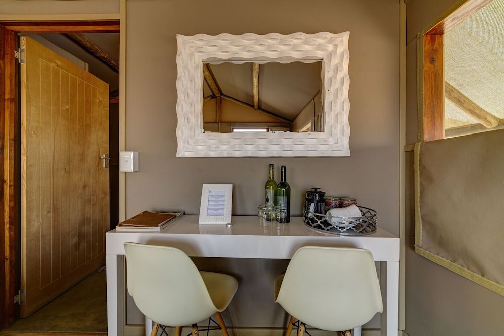 Kanaan N/a'an ku sê Desert Retreat Luxury Tent, 1 Bedroom, Terrace, Mountain View 2