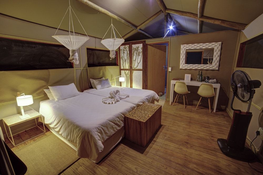 Kanaan N/a'an ku sê Desert Retreat