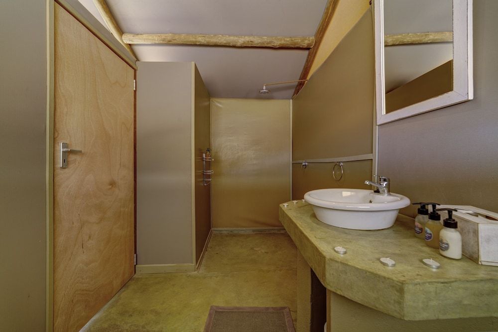 Kanaan N/a'an ku sê Desert Retreat Luxury Tent, 1 Bedroom, Terrace, Mountain View 6