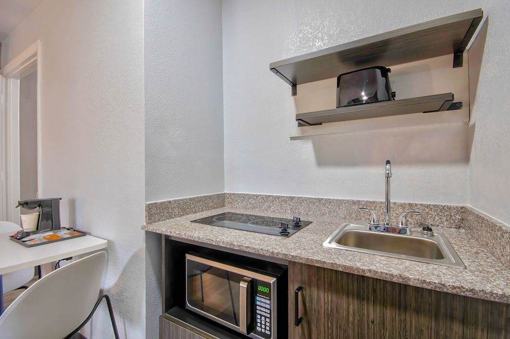 Studio 6 Texas City, TX Standard Room, 1 King Bed, Non Smoking, Kitchenette 7