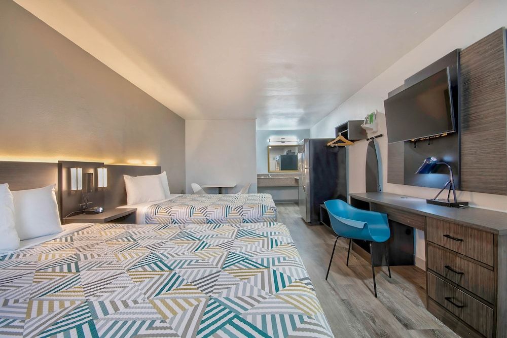 Studio 6 Texas City, TX Standard Room, 2 Queen Beds, Non Smoking, Kitchenette