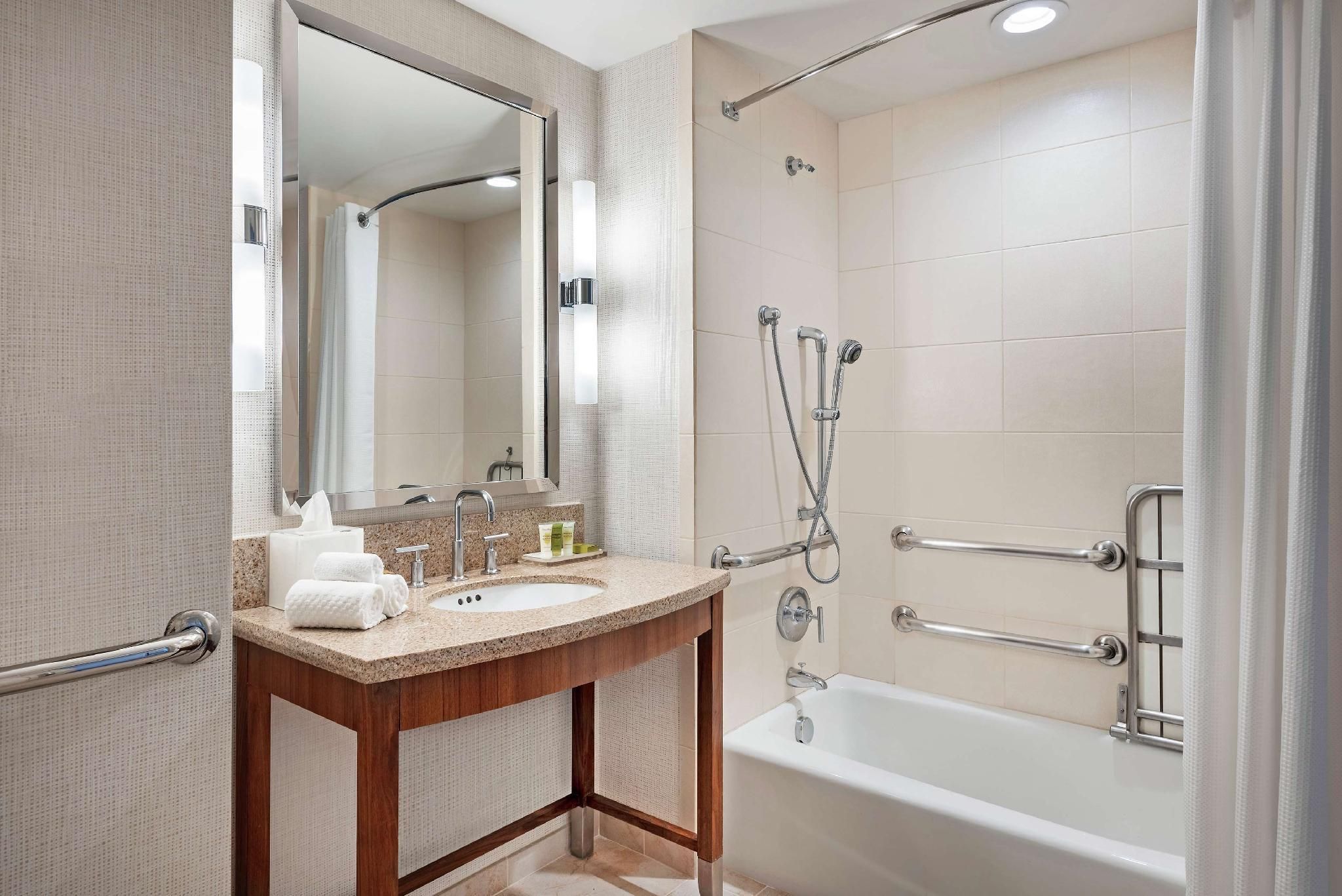 1 King Mobility Accessible w/ Bathtub