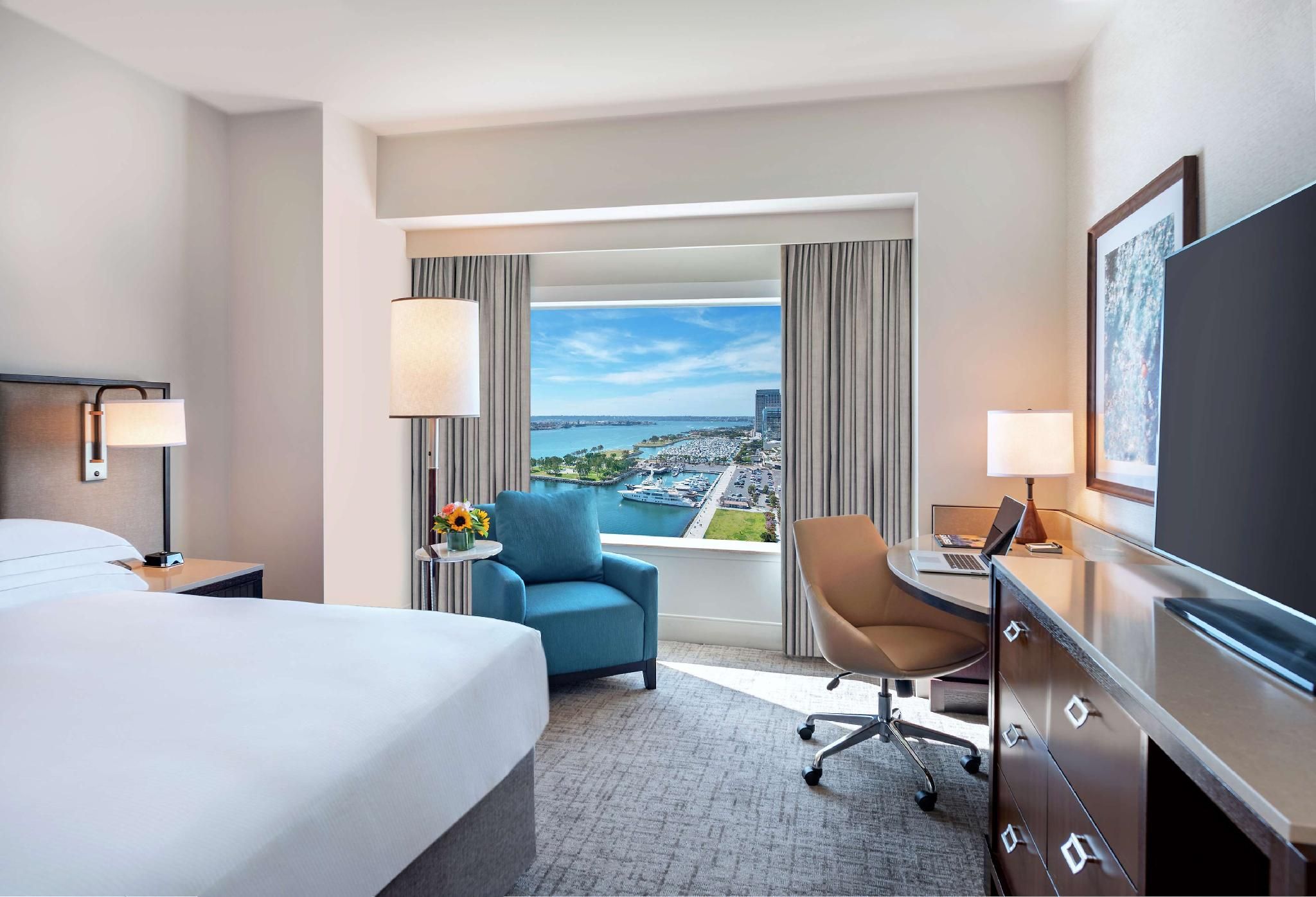 Skyline Bay City View 1 King Bed