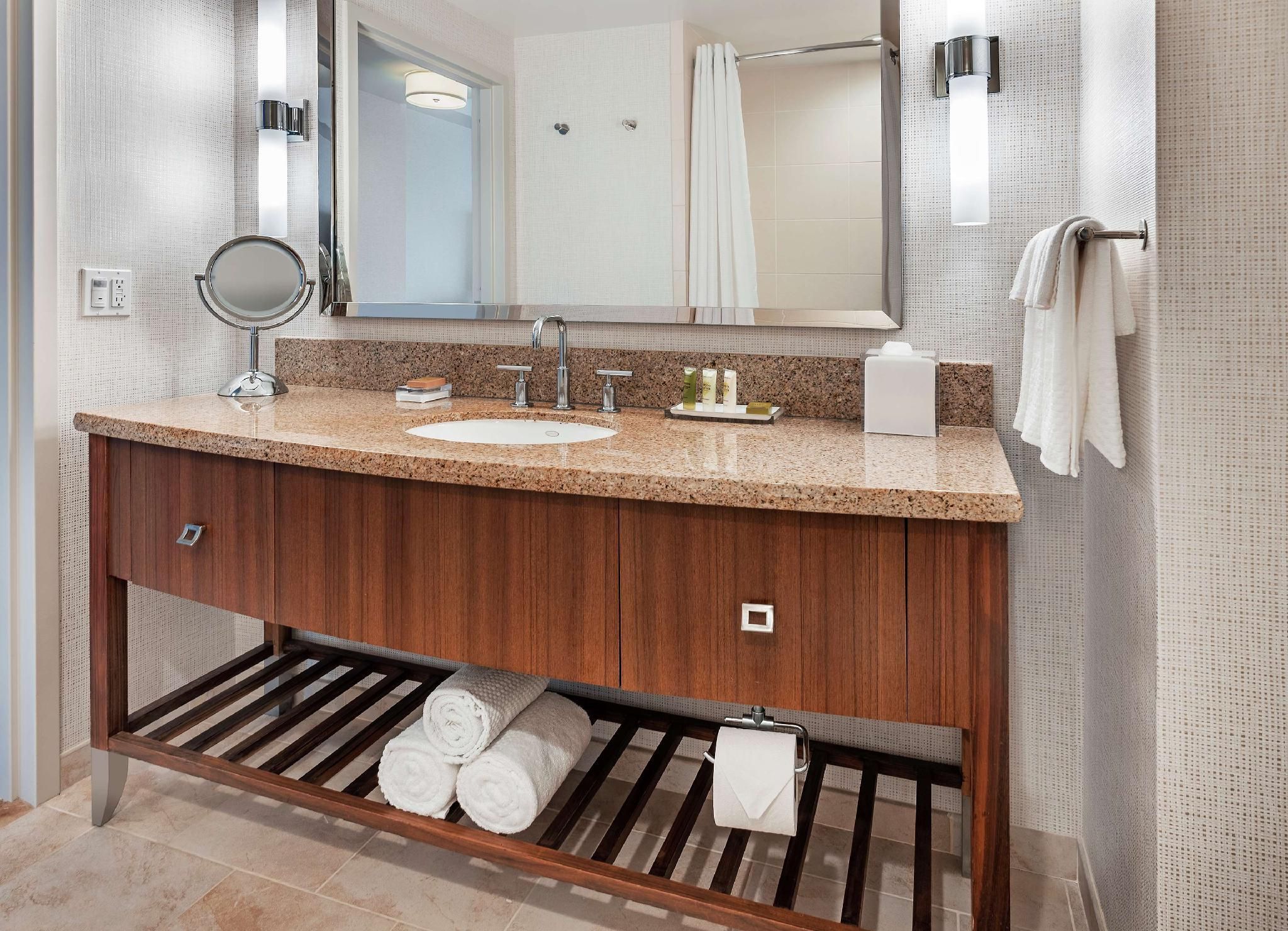 2 Queen hearing accessible