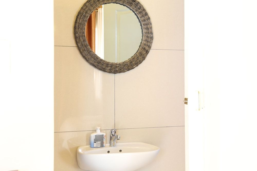 Tilla's Guesthouse Standard Twin Room 9