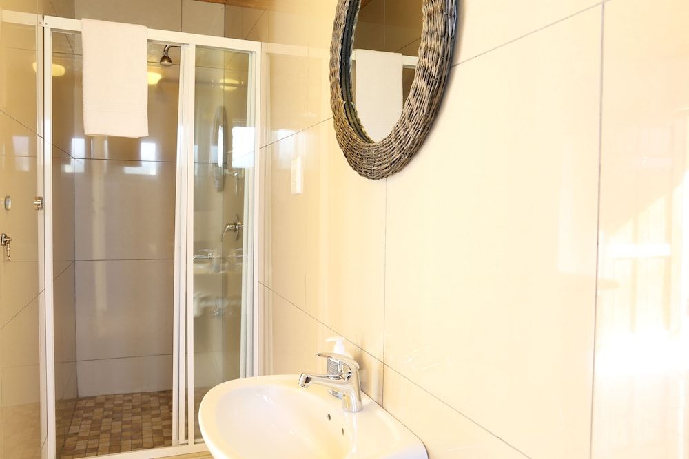 Tilla's Guesthouse Standard Twin Room 10